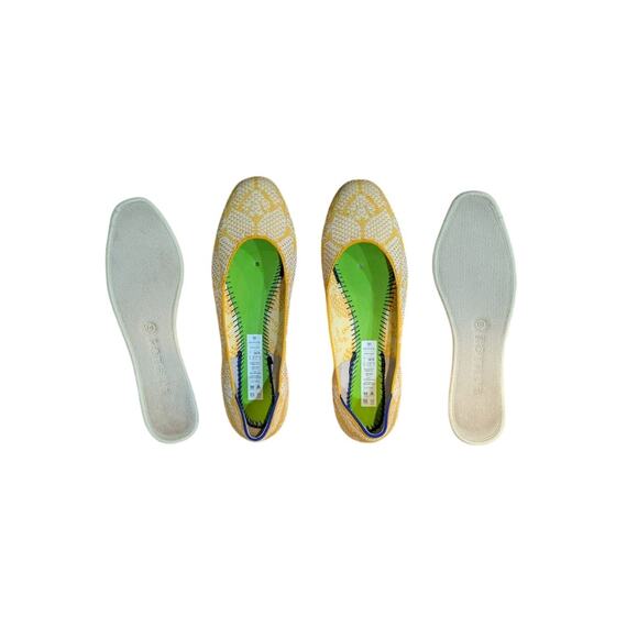 Rothy’s in yellow and white Daisy pattern Size 9 - Picture 8 of 9